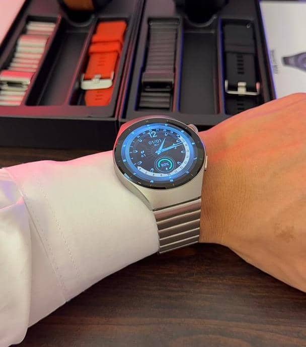 Montre intelligente à écran incurvé